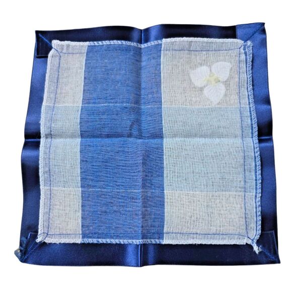 Vintage Hanky with Flower Appliqué Handkerchief Silk Border Linen 9.75 X 9.75" - Picture 3 of 4